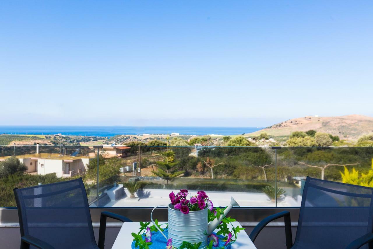 Evangelos Villas, Lavish Touch, By Thinkvilla Vila